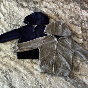 SOLD ❤️ Carters 2 pack Fleece Zip Up Sweatshirts (gender neutral) 6-9 months